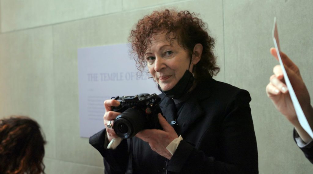 Foto All the Beauty And the Bloodshed