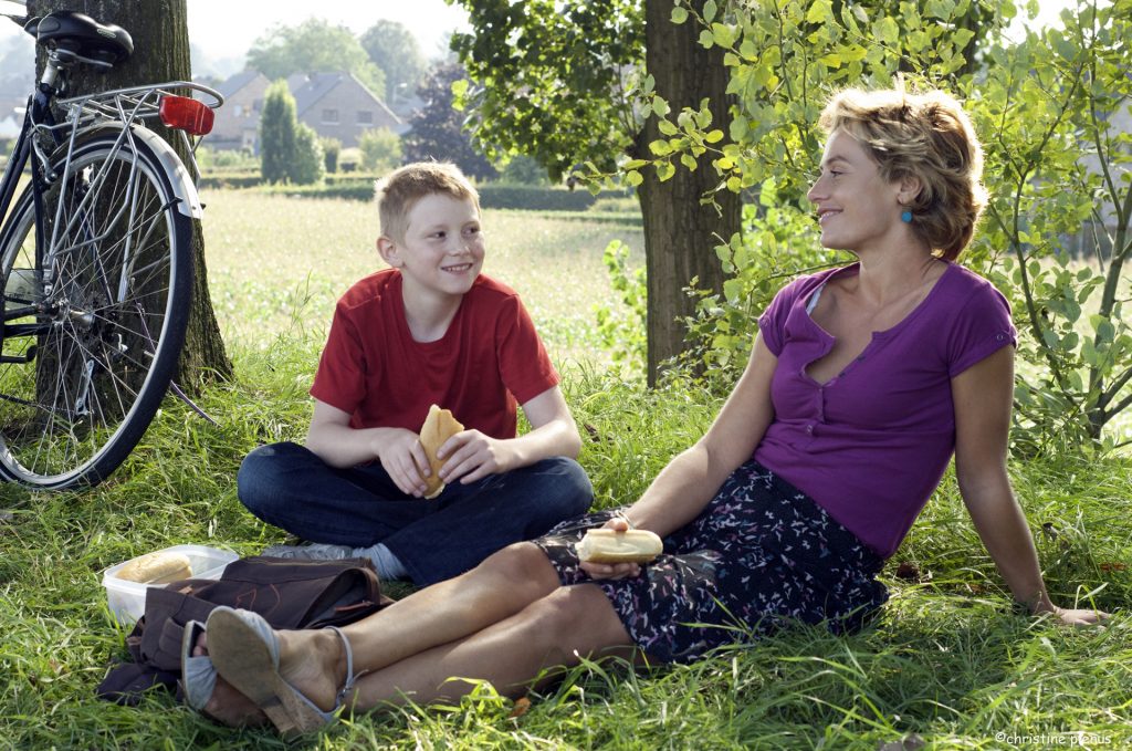 Foto Der Junge mit dem Fahrrad