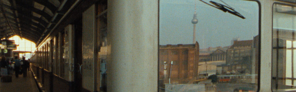 Header Berlin, Bahnhof Friedrichstrasse 1990