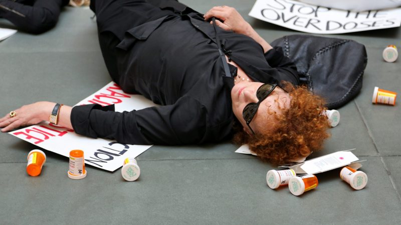 Foto All the Beauty And the Bloodshed