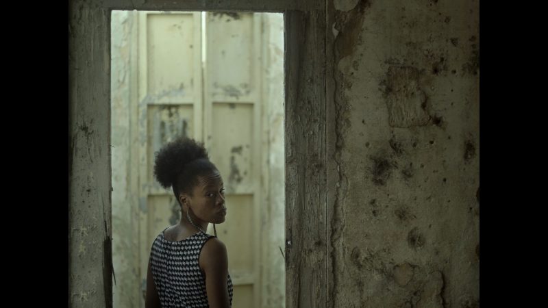 Foto En la puerta mirándote