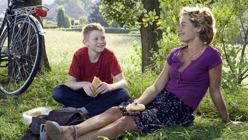 Foto Der Junge mit dem Fahrrad
