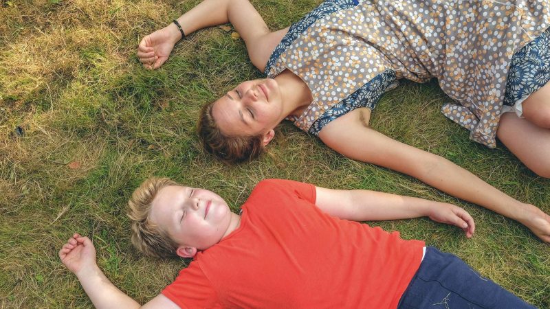 Foto Der Junge muss an die frische Luft